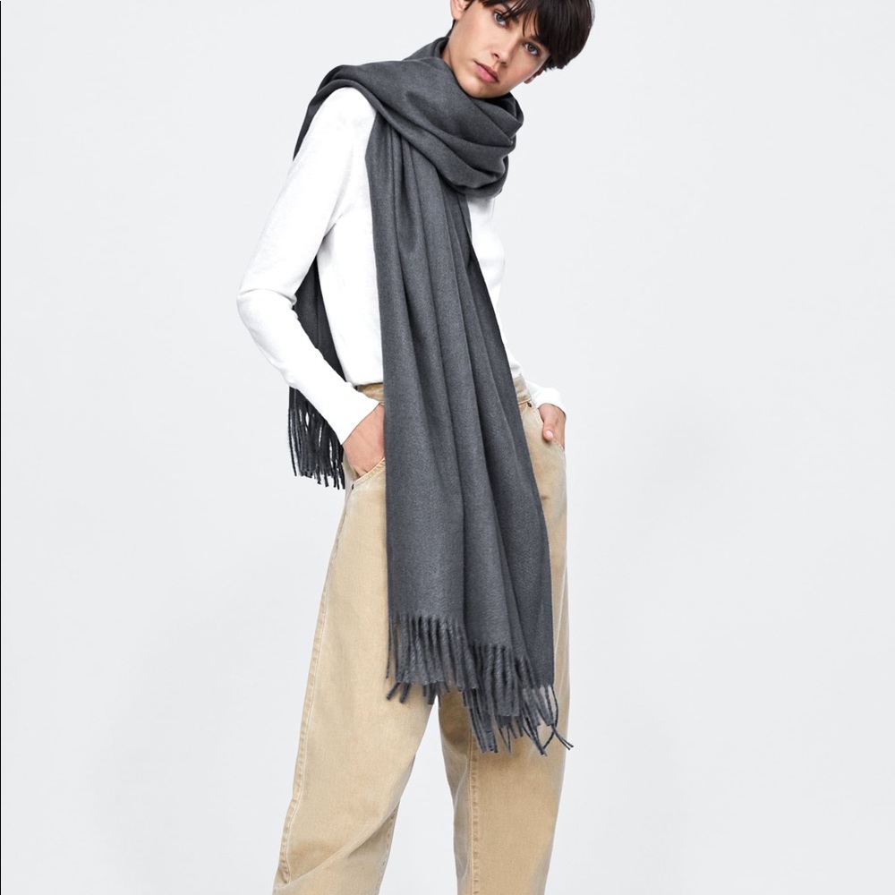 ZARA SOFT FEEL FRINGED GRAY SCARF BRAND NEW WITH TAGS BLOGGERS FAV COZY WARM